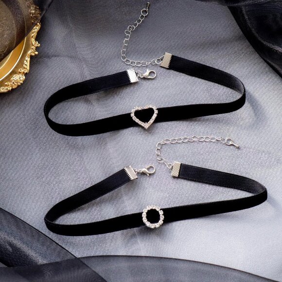 Stylish Adjustable Velvet Choker Necklaces: Perfect Gift for Any Occasion - Picture 3 of 8
